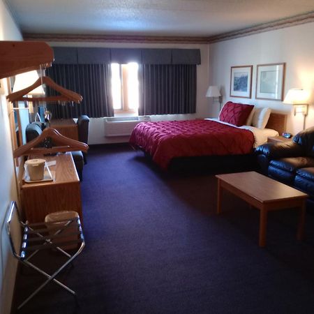 Fairbridge Inn & Suites Thorp Bagian luar foto
