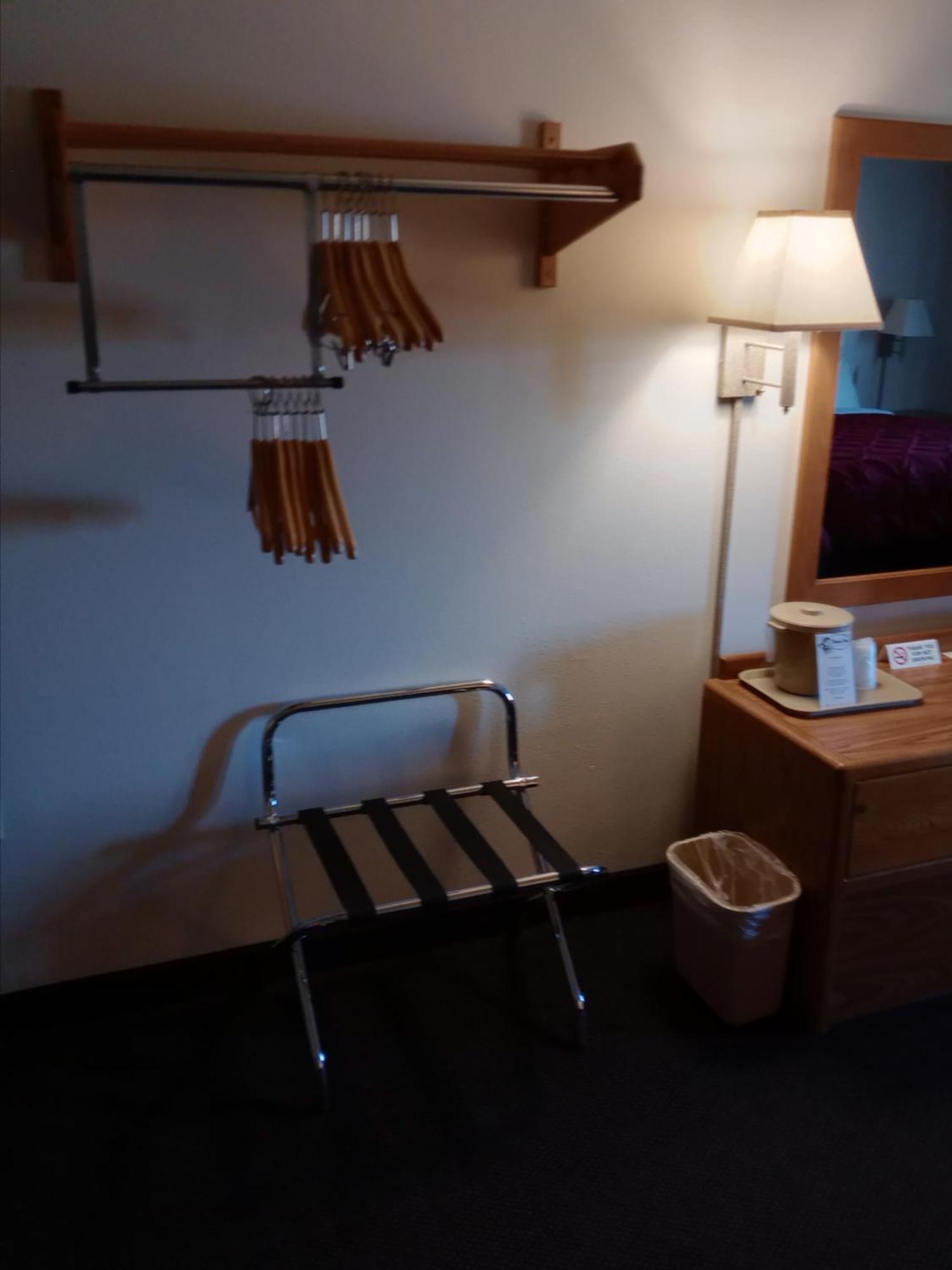 Fairbridge Inn & Suites Thorp Bagian luar foto