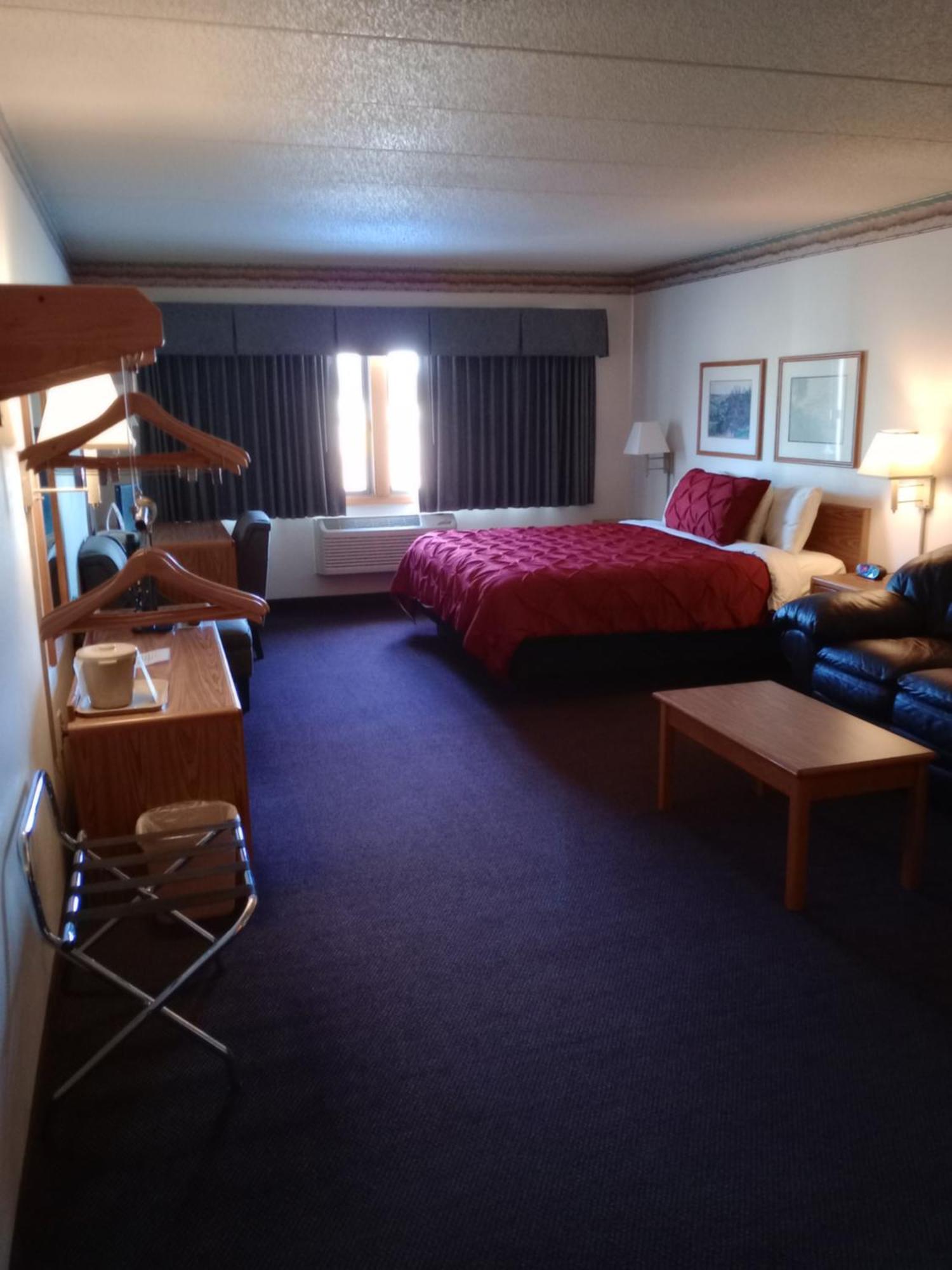 Fairbridge Inn & Suites Thorp Bagian luar foto