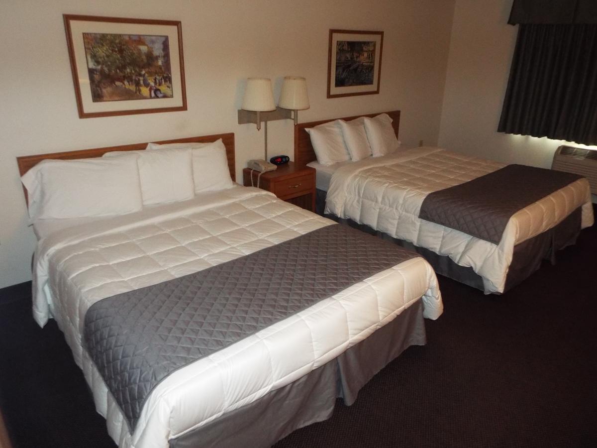 Fairbridge Inn & Suites Thorp Bagian luar foto