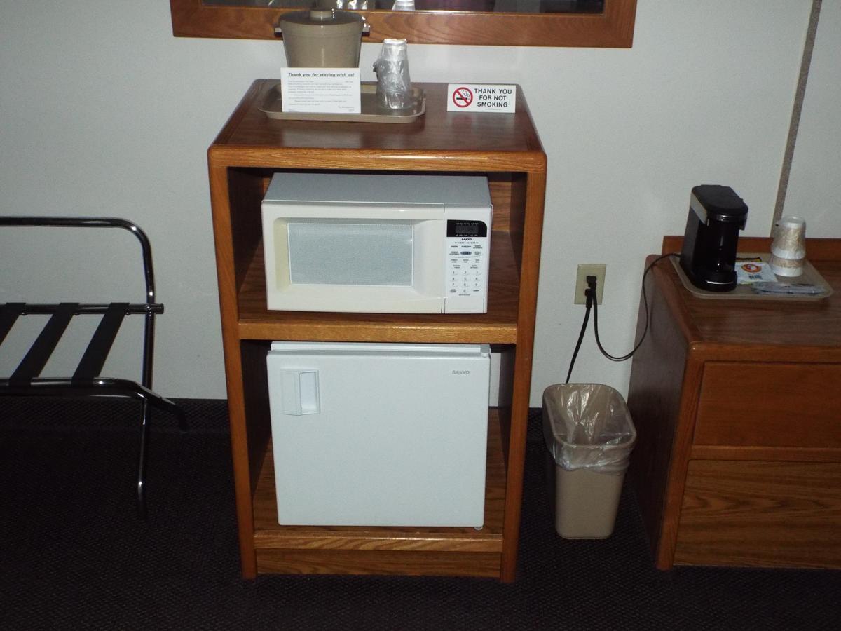 Fairbridge Inn & Suites Thorp Bagian luar foto