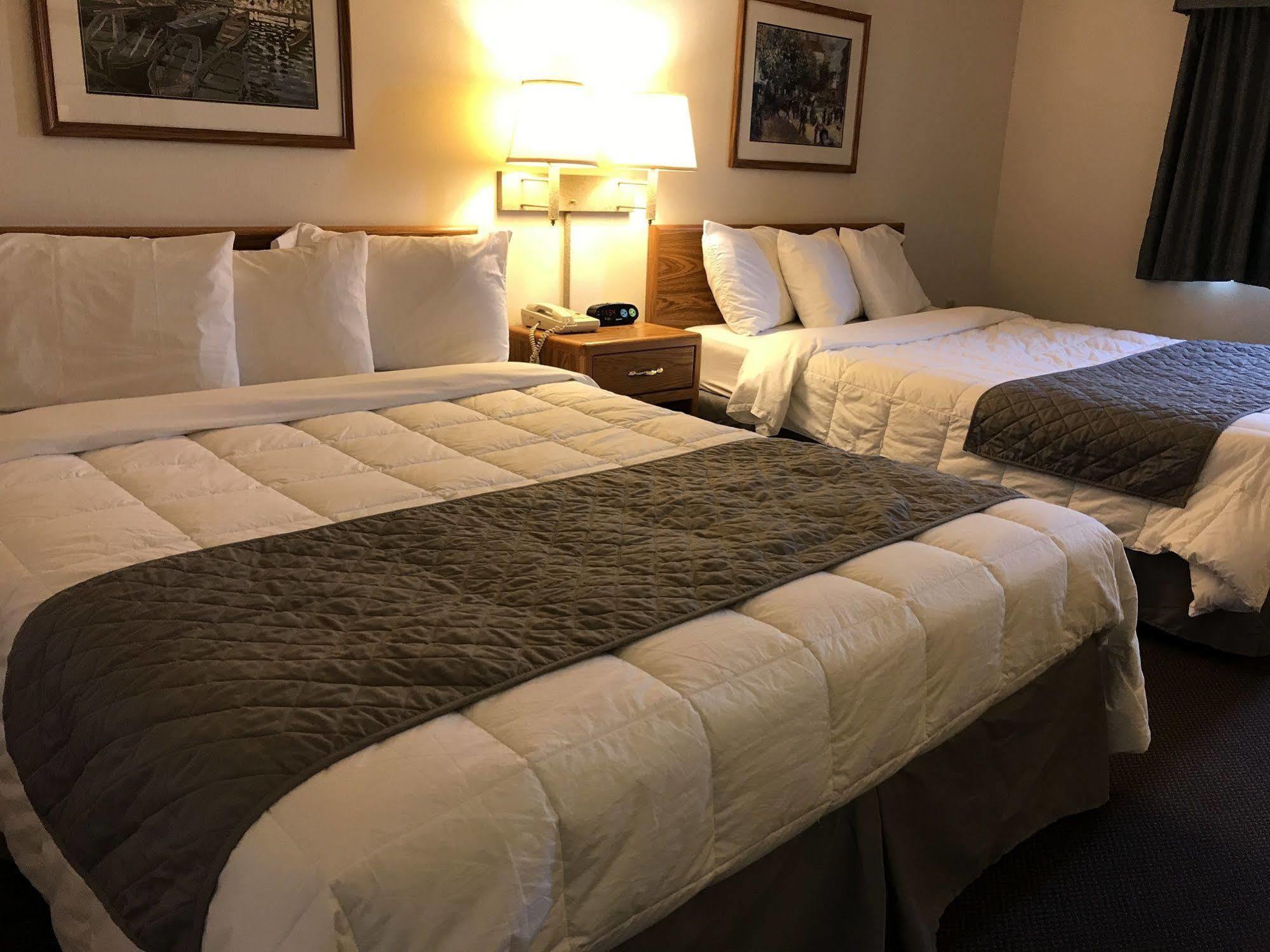 Fairbridge Inn & Suites Thorp Bagian luar foto