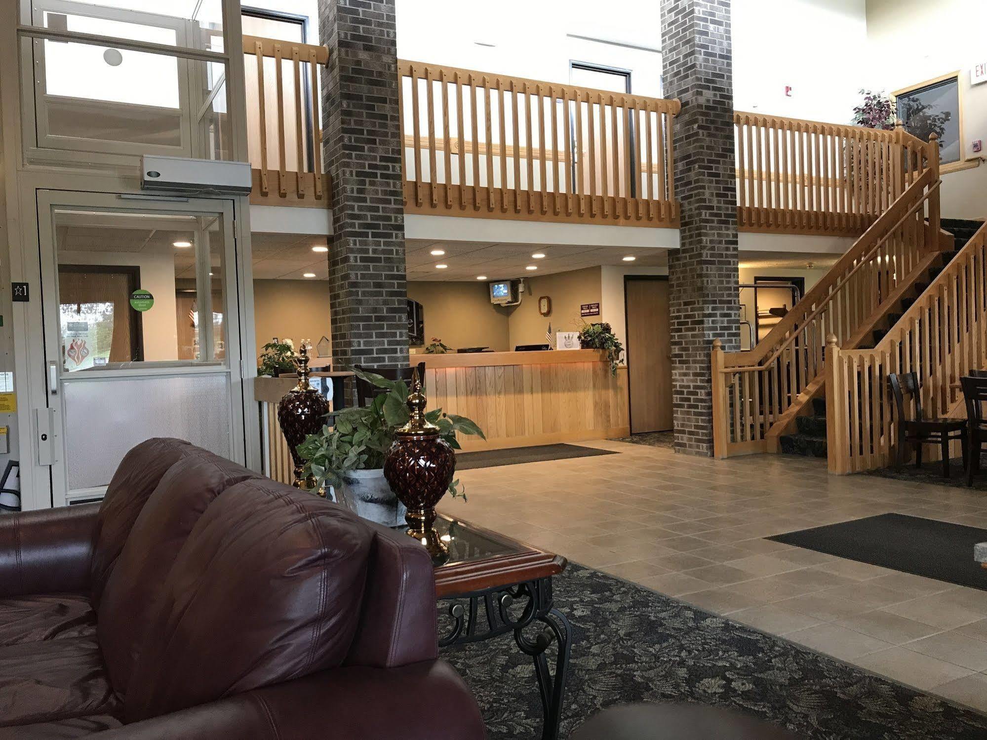 Fairbridge Inn & Suites Thorp Bagian luar foto