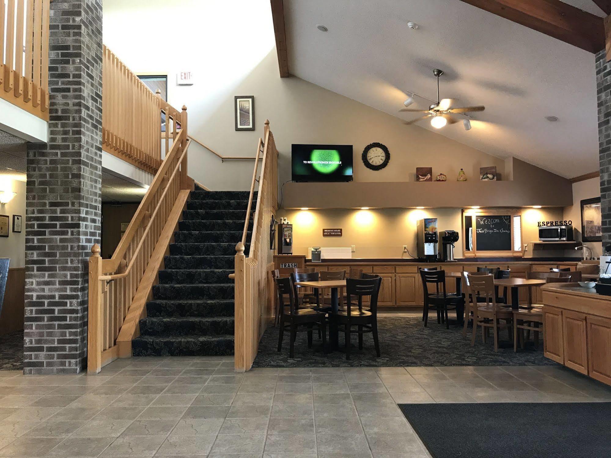 Fairbridge Inn & Suites Thorp Bagian luar foto