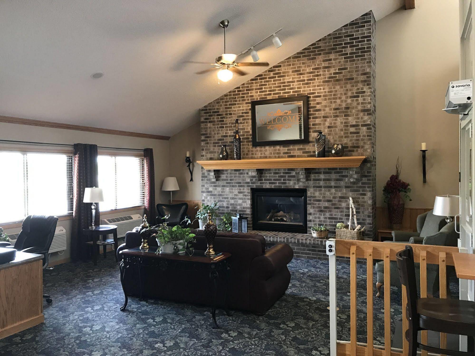 Fairbridge Inn & Suites Thorp Bagian luar foto