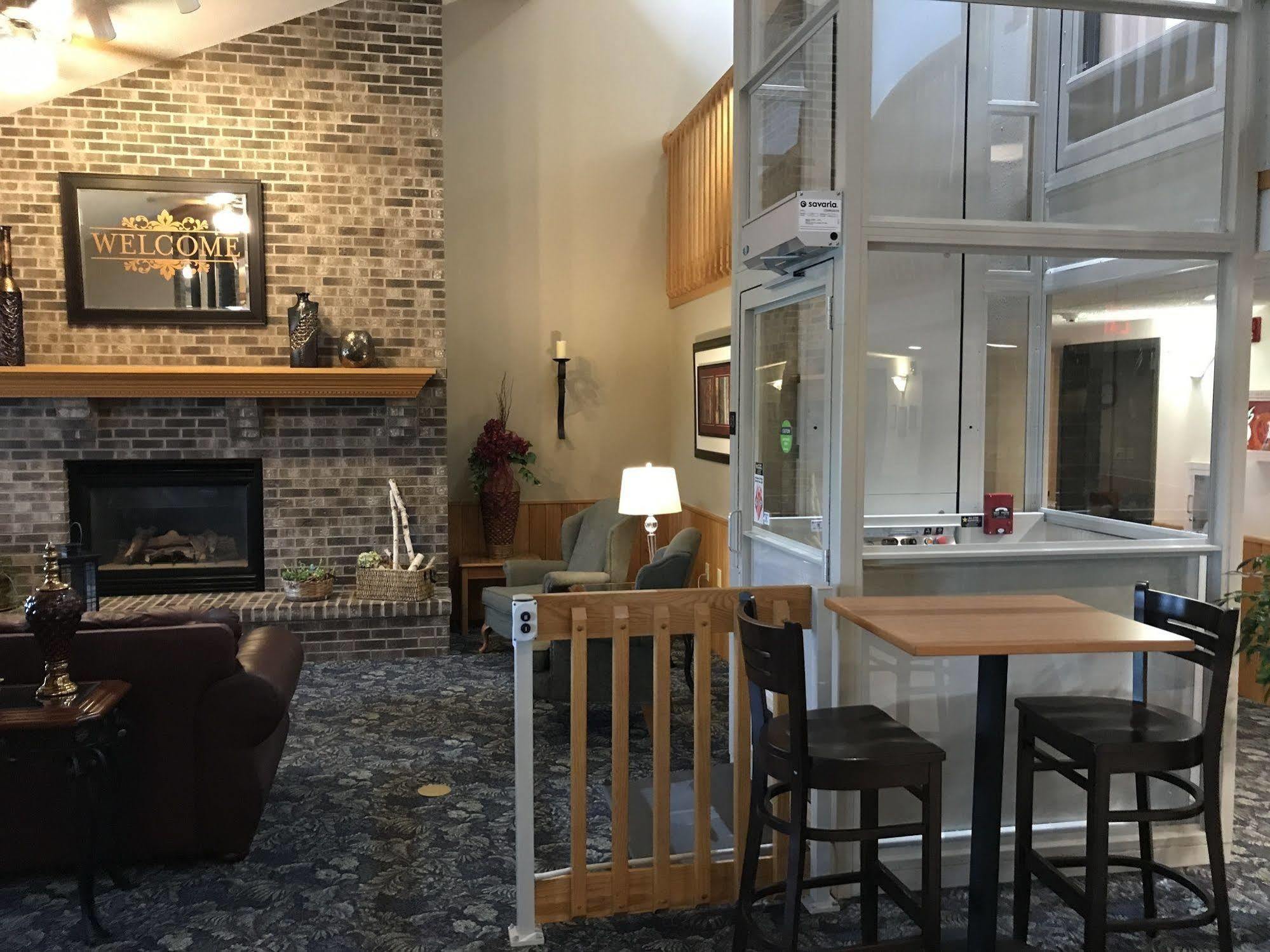 Fairbridge Inn & Suites Thorp Bagian luar foto
