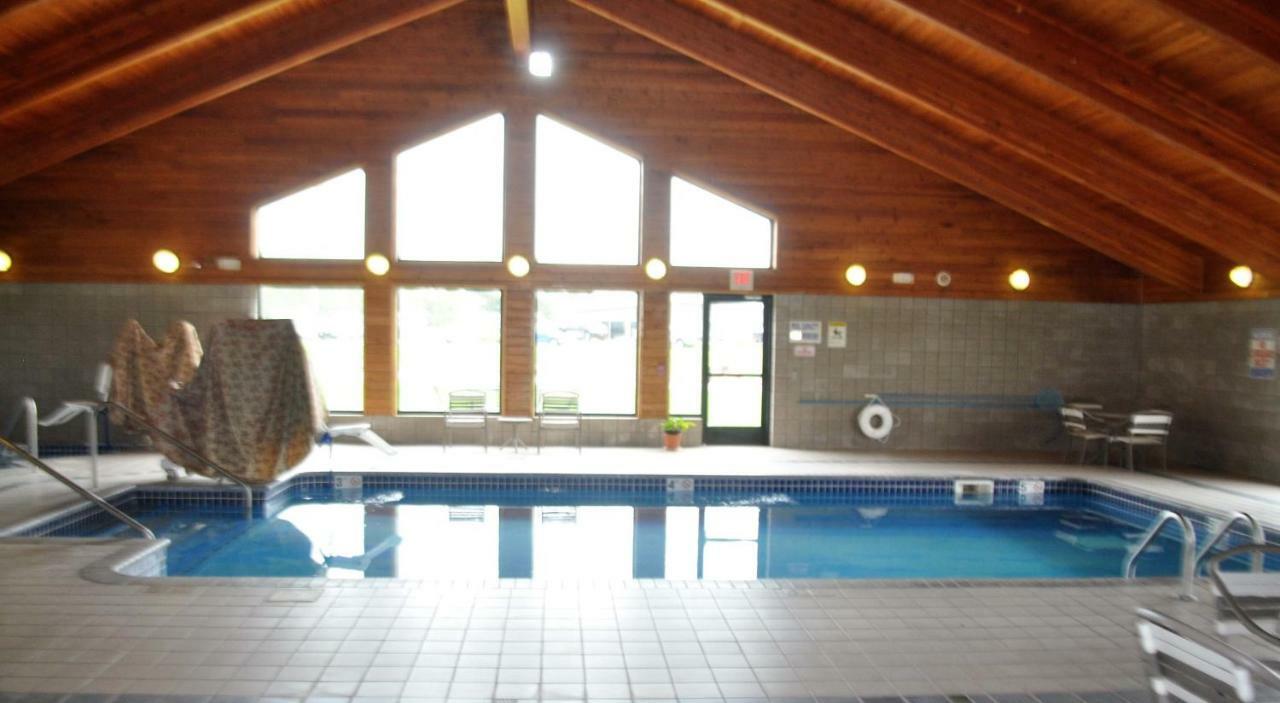 Fairbridge Inn & Suites Thorp Bagian luar foto