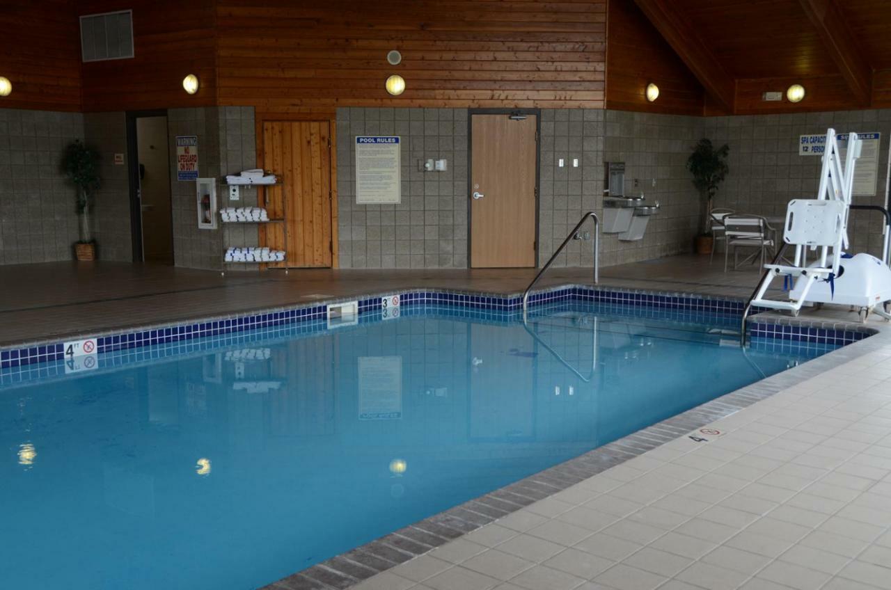 Fairbridge Inn & Suites Thorp Bagian luar foto