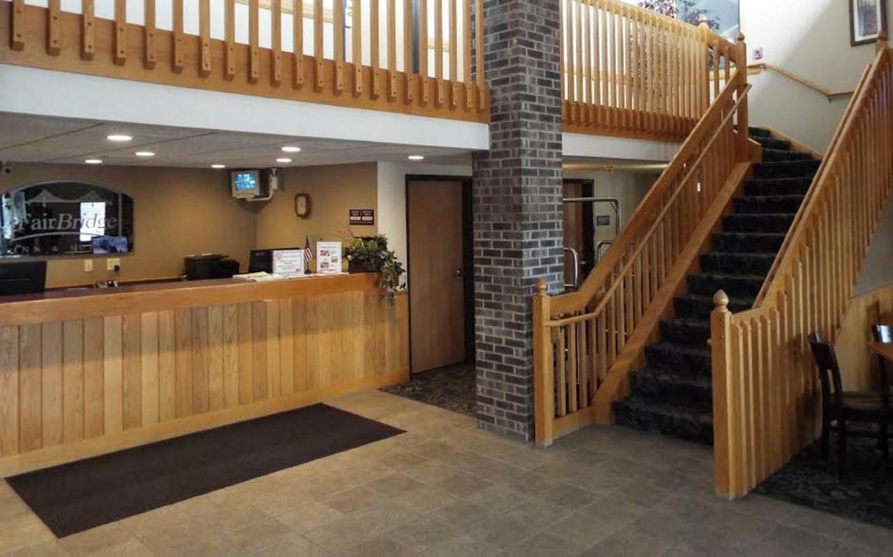Fairbridge Inn & Suites Thorp Bagian luar foto